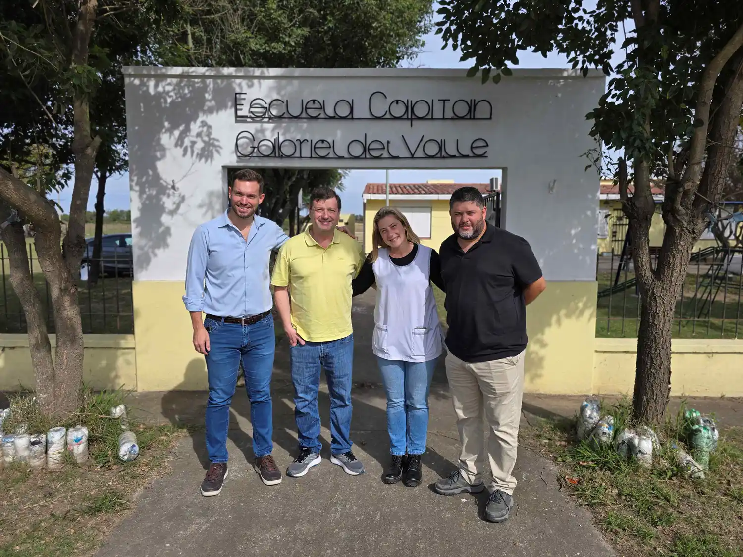 El director del Paicor, Ezequiel Ghione, junto al intendente Castellina visitó la escuela rural Capitán Gabriel del Valle