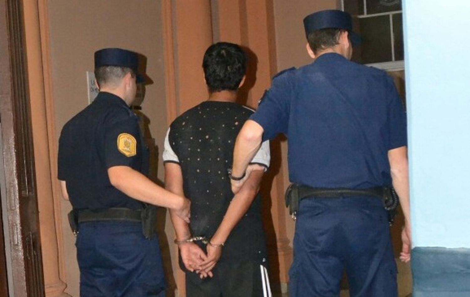 En San Martín y Rocamora, detuvieron a un sujeto con pedido de captura