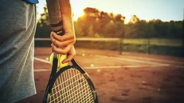 Un caso de coronavirus en el Australian Open provocó el aislamiento de más de 500 personas