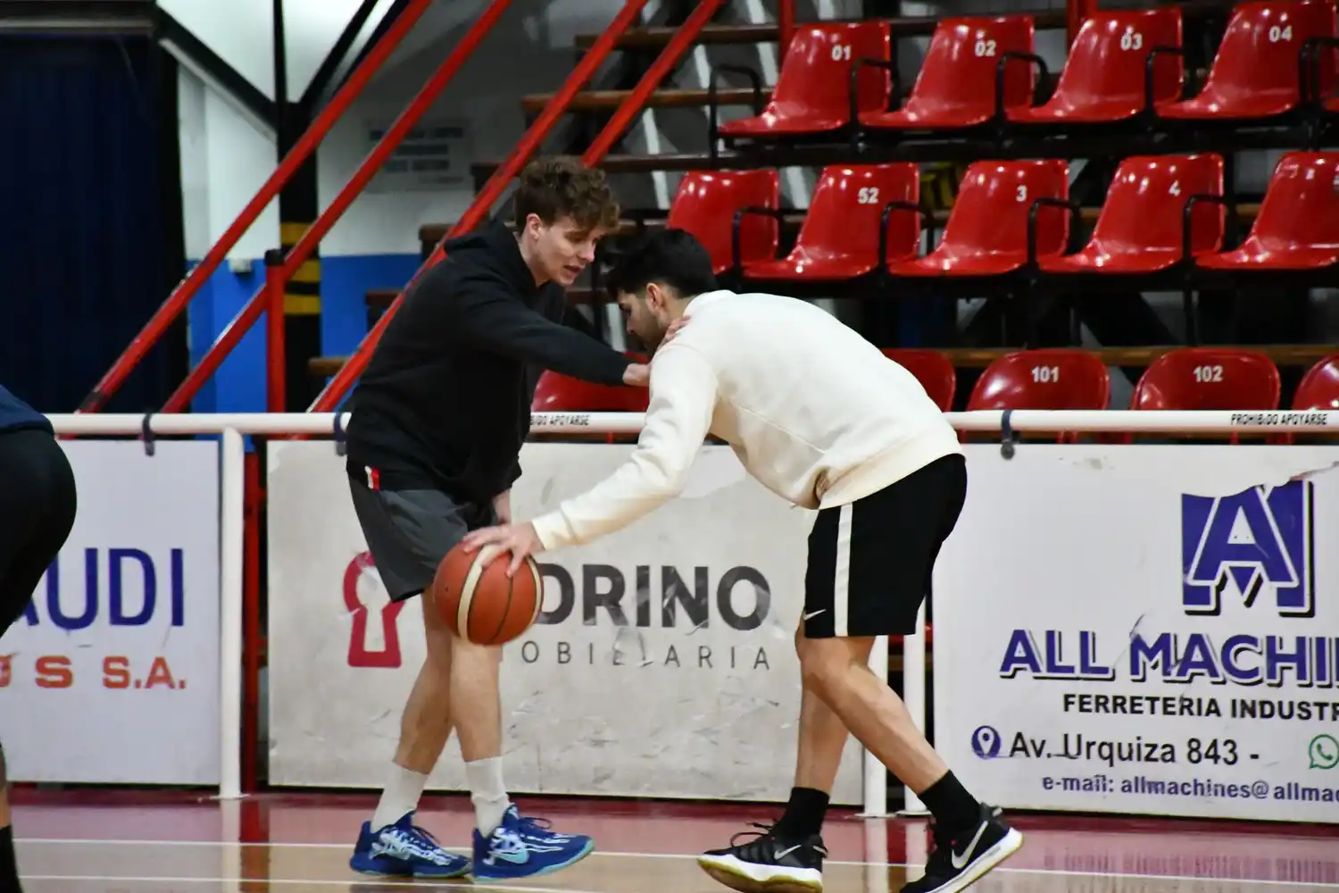 Los jugadores de la "Flor" se volvieron a mover.