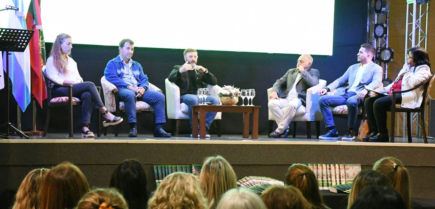 Azcué apuesta a la educación presentando el Plan de Alfabetización Municipal “Aprender sin Límites”