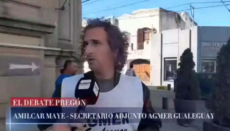 PARO NACIONAL DOCENTE: VOLANTEADA EN ESQUINA 1ER ENTRERRIANO Y SAN ANTONIO