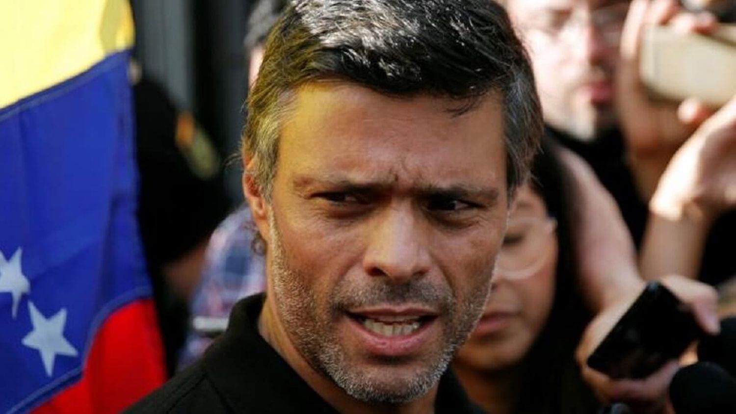 EN LA MALETA DE UN CARRO SACARON A LEOPOLDO LÓPEZ de la embajada de España y no vas a creer quién le ayudó