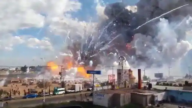 Video: Explotó un mercado de pirotecnia y dejó más de 30 muertos