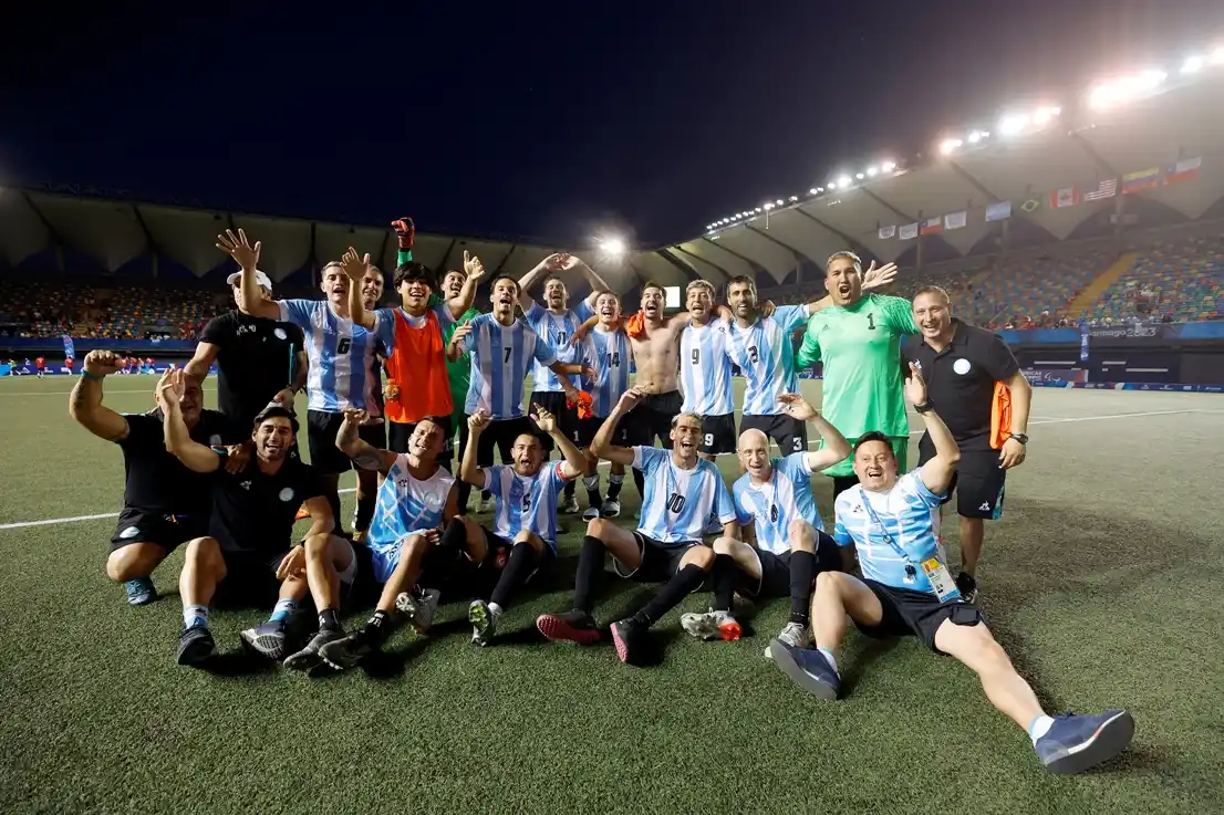Argentina goleó a Chile y jugará por el Oro