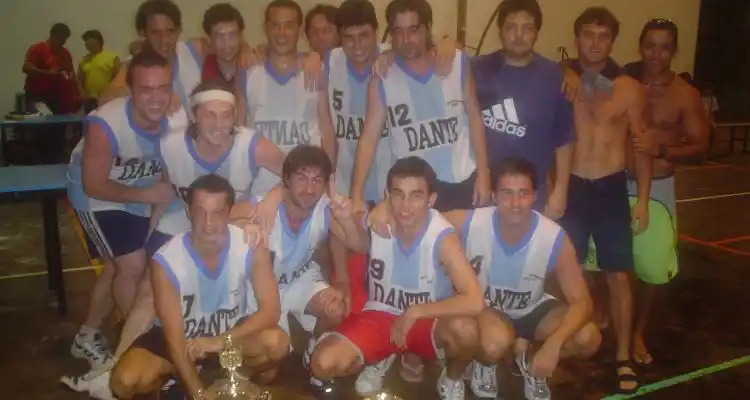 Cuando Las Palmeras compitió y fue campeón de un torneo de básquet