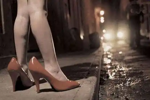 Rescatan a MENORES de una casa de citas en Bogotá