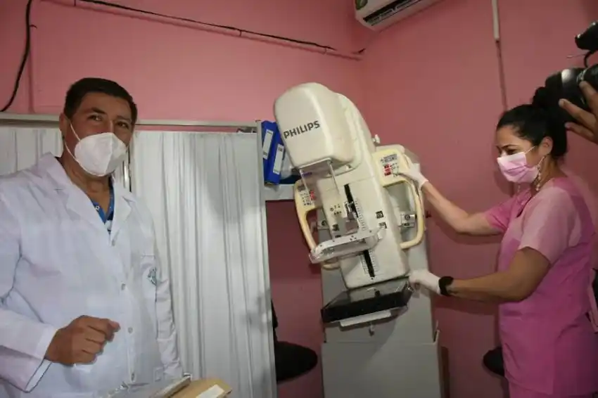 La Fundación Abriendo Surcos donó chasis para mamografía al hospital de la Madre y el Niño