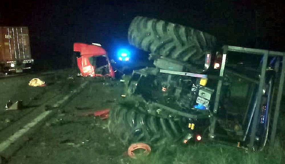 Chocaron un camión y un tractor en la Autovía Artigas: hubo 3 heridos