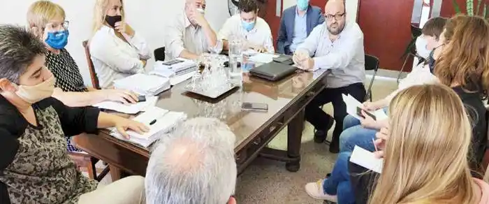 La provincia otorgó  estabilidad laboral a más de 1100 auxiliares de educación