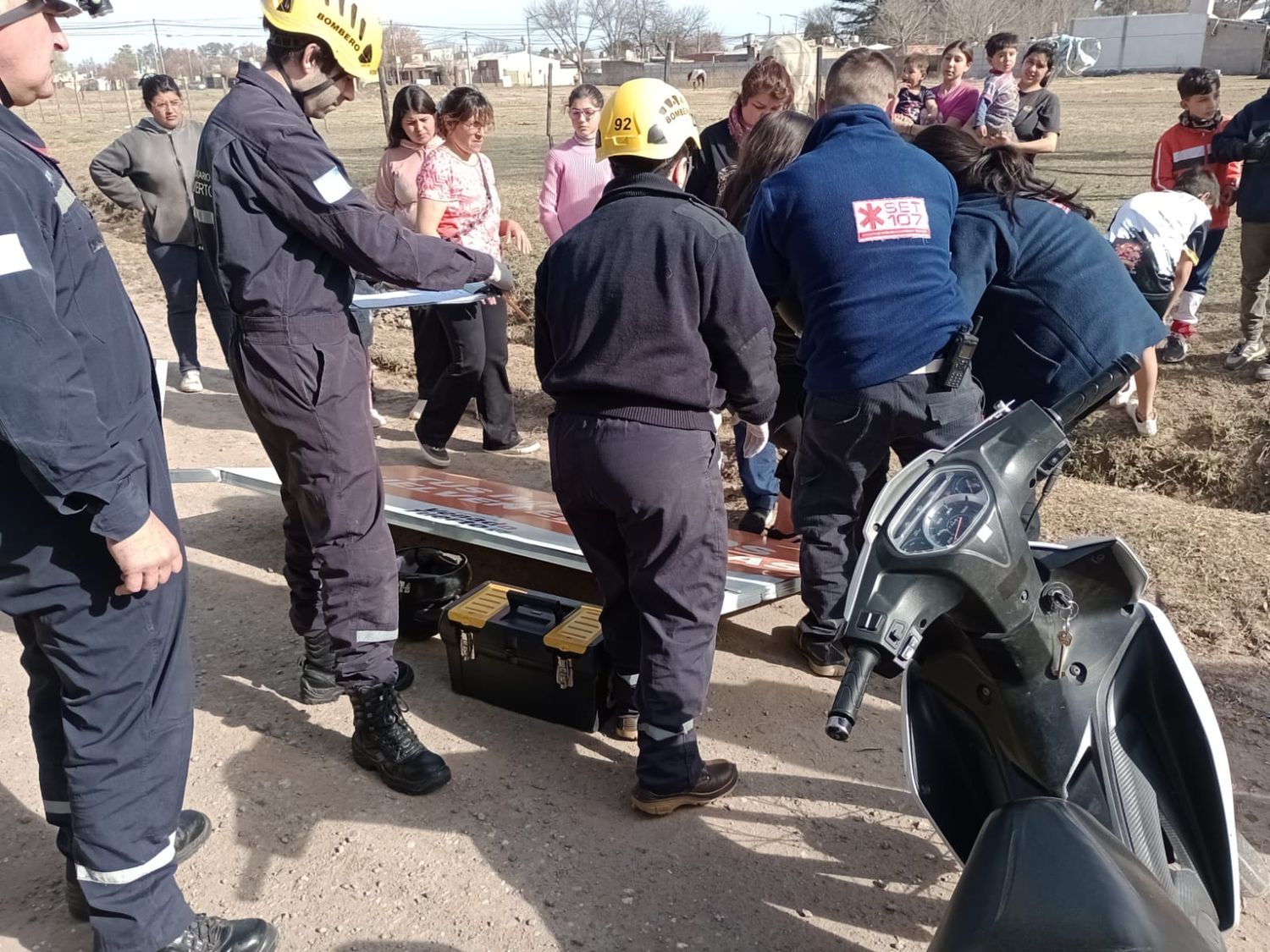 Bomberos y médicos del SIES 107 atendieron a la femenina.