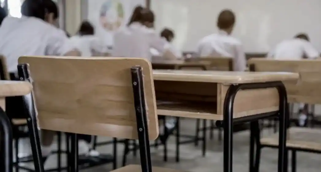 El gobierno provincial aseguró que "habrá clases" este lunes y "las escuelas estarán abiertas"
