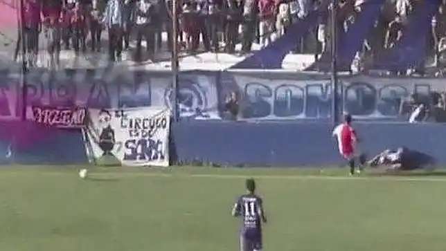 LA AFA obligará a los clubes a colocar protecciones en los paredones
