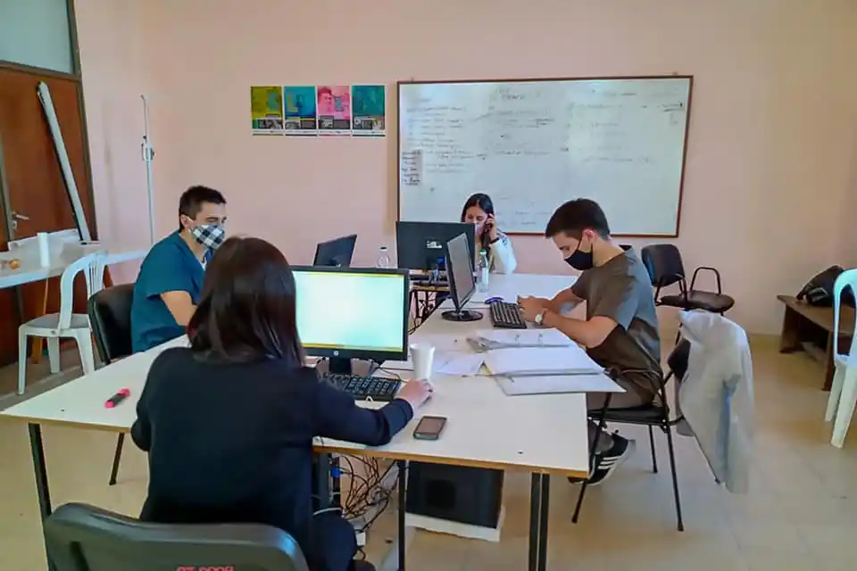 Alerta Covid: El Hospital Centenario recibe al menos una llamada cada 10 minutos