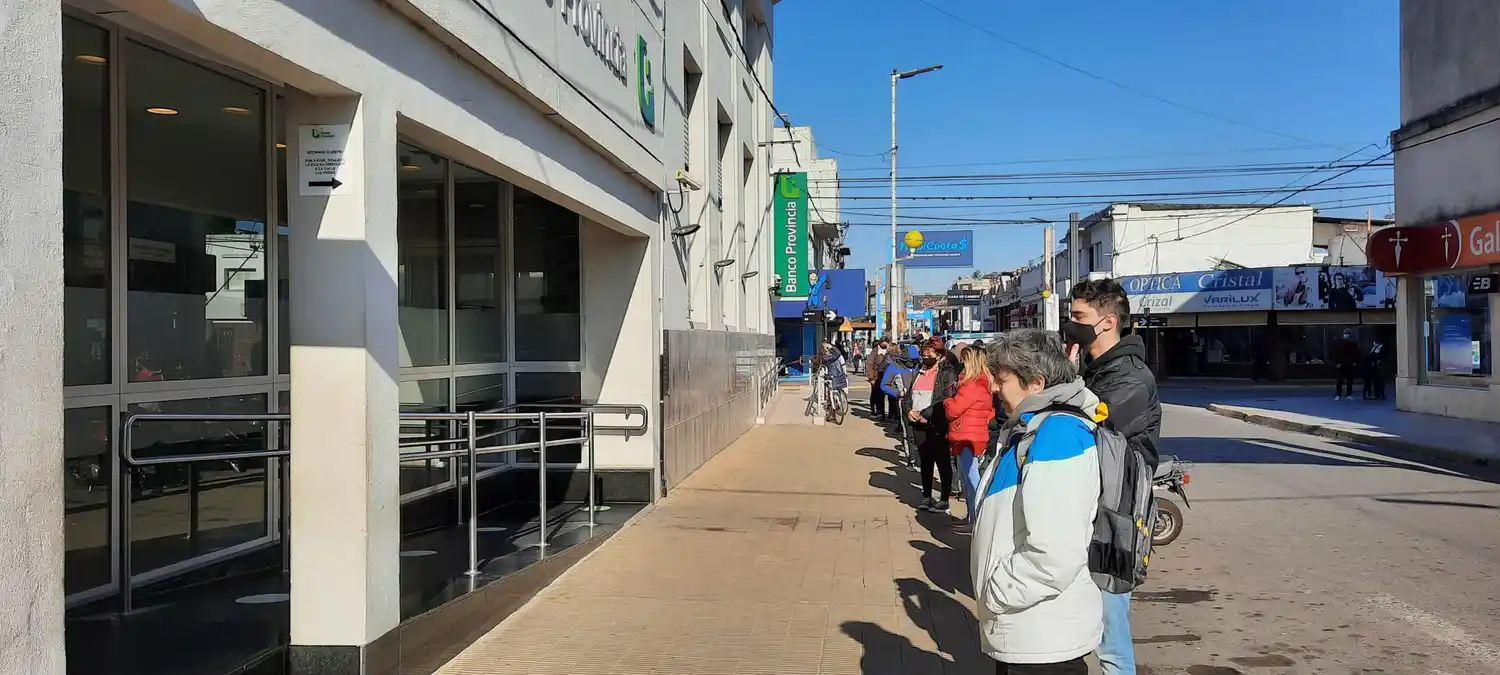 Quejas por cajeros que no funcionan en el Banco Provincia