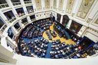 Kicillof pidió endeudarse por U$S 1.045 millones y suspender deudas municipales del fondo Covid