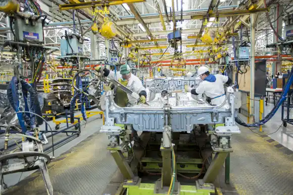 La industria lleva 13 meses de caída y tuvo un semestre para el olvido, según la UIA