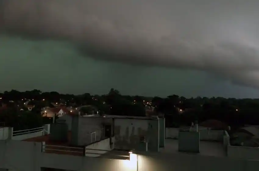 El frío le da un respiro a Mar del Plata: lunes tormentoso, pero con una mínima de 10°