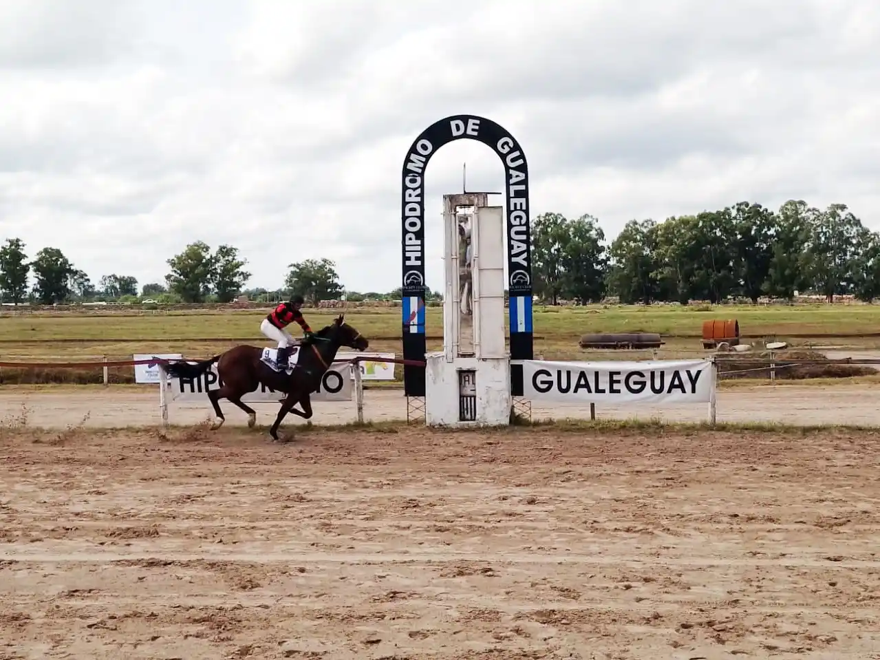 Turf: Radiante Boy y Noah Tom, los ganadores de la Copa Criadores