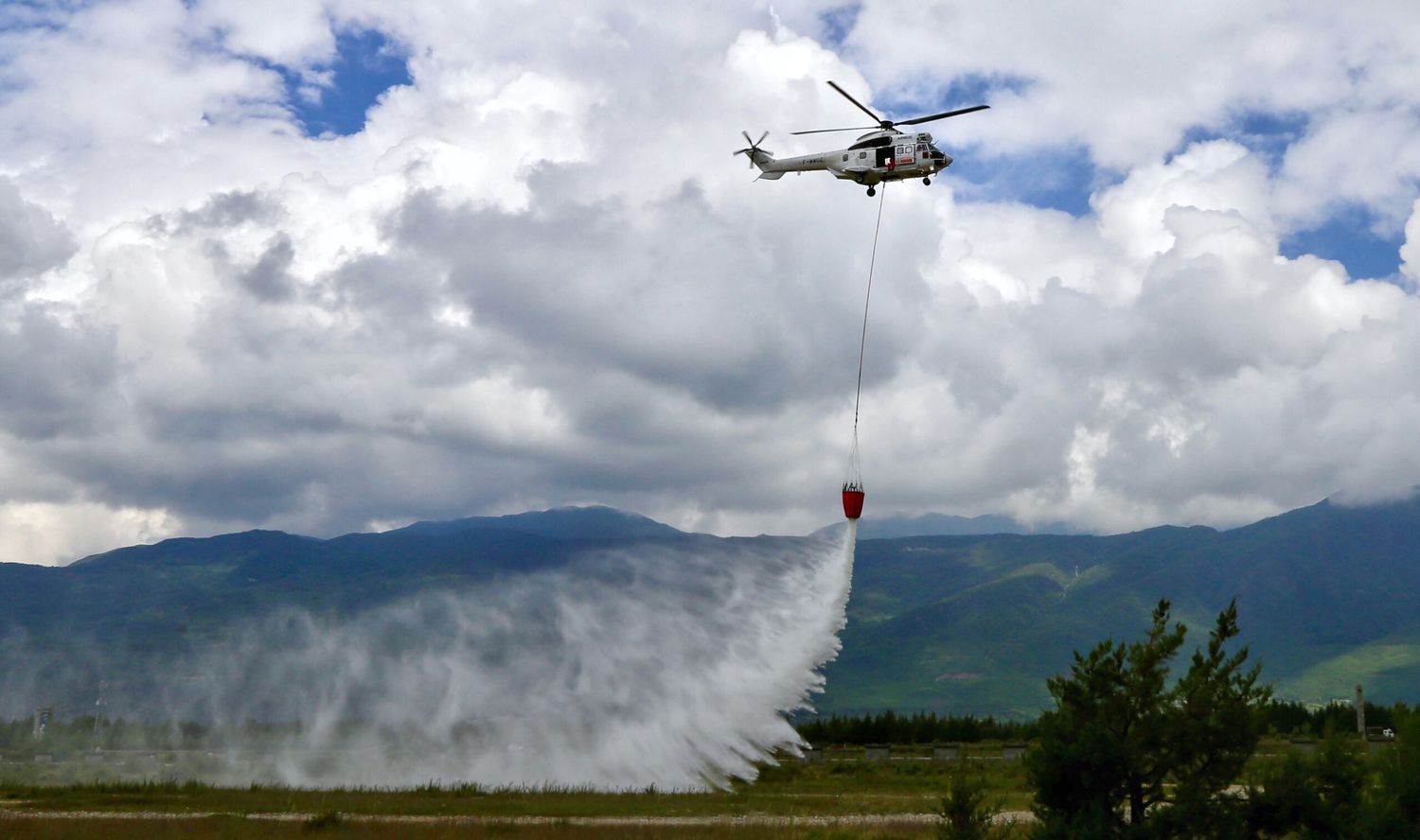 Argentina alquilará un helicóptero Airbus H215 para la temporada de incendios forestales