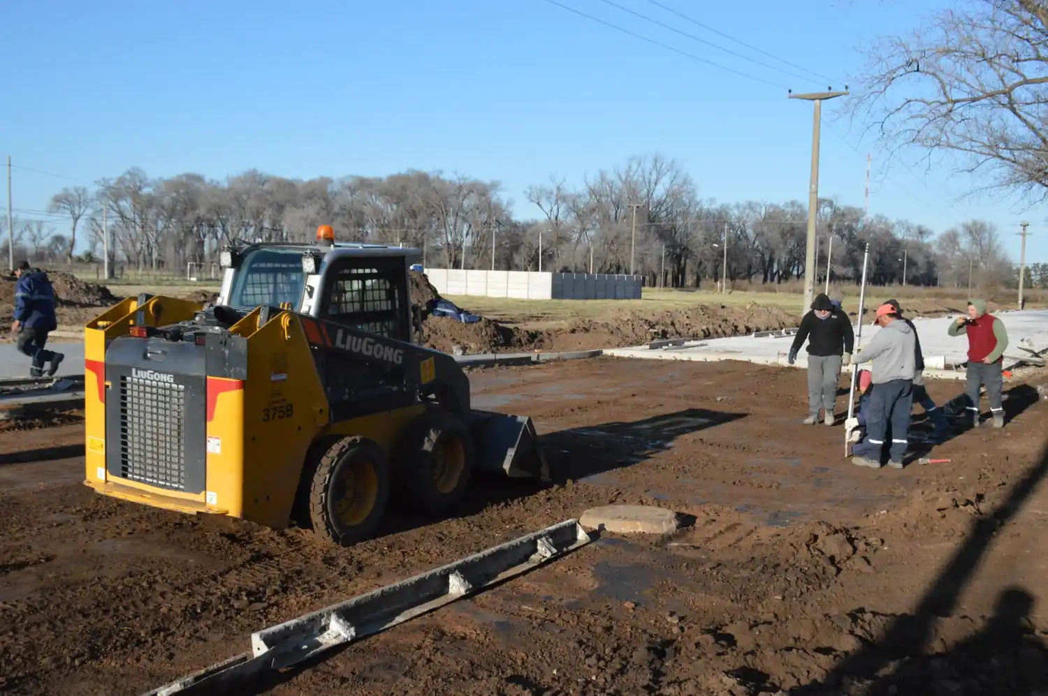 Una nueva cuadra de pavimento en la ciudad.