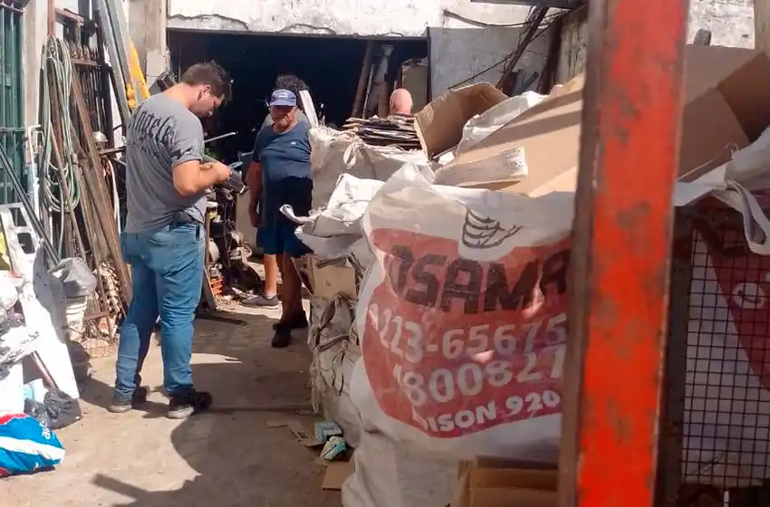 Robo de medidores de agua: clausuran dos chatarrerías