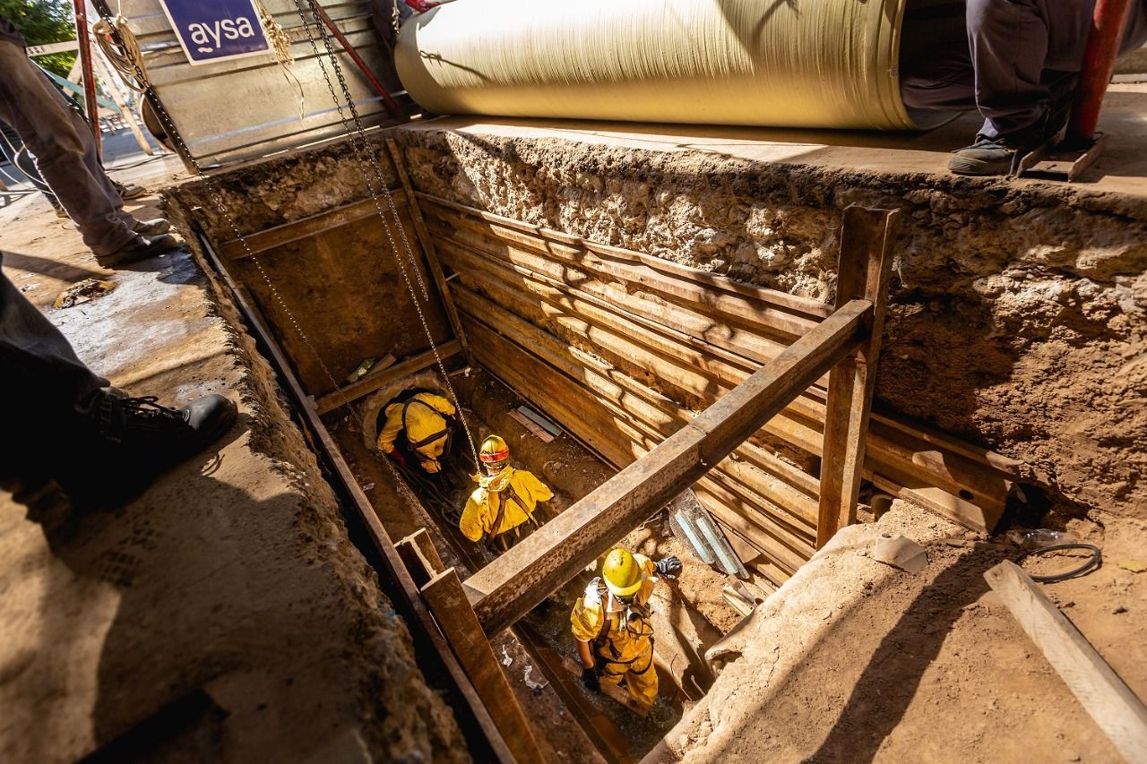 AySA finalizó la reparación de una cañería primaria de agua en Esteban Echeverría