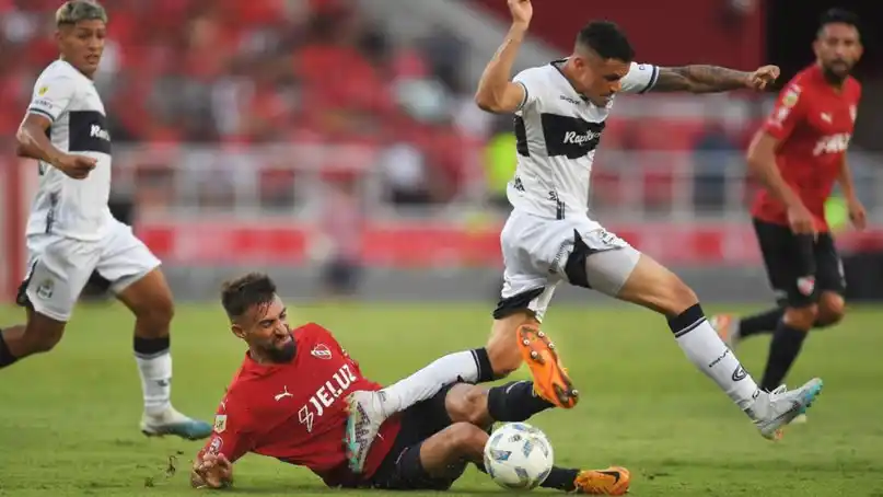 Gimnasia LP sacó pecho en Avellaneda y dejó sin invicto a Independiente