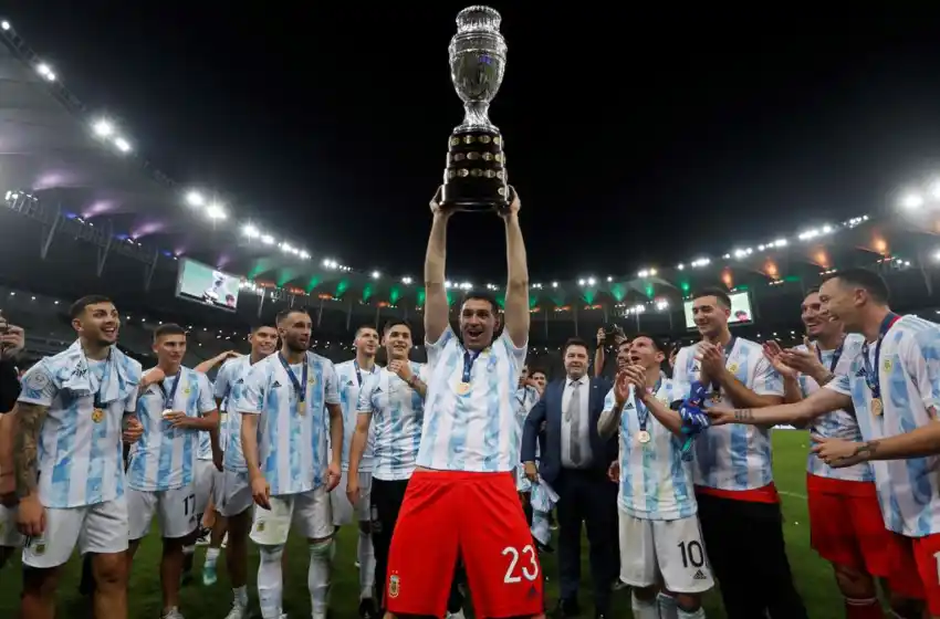 "Dibu" Martínez, candidato a mejor arquero del mundo