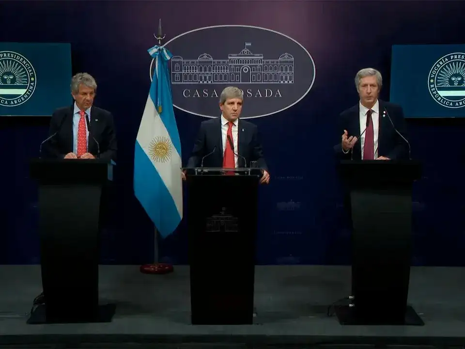 Una por una, las medidas del Gobierno para fomentar el uso de los "dólares del colchón"