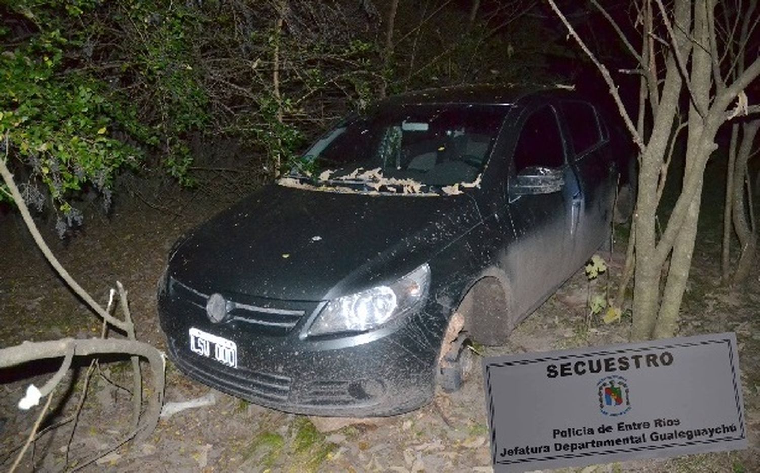 Sin ruedas, encontraron el auto robado días atrás en la ciudad