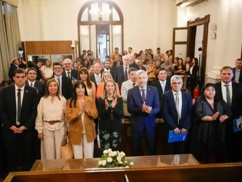 Frigerio destacó la sanción del proyecto que autoriza al Gobierno a tomar deuda