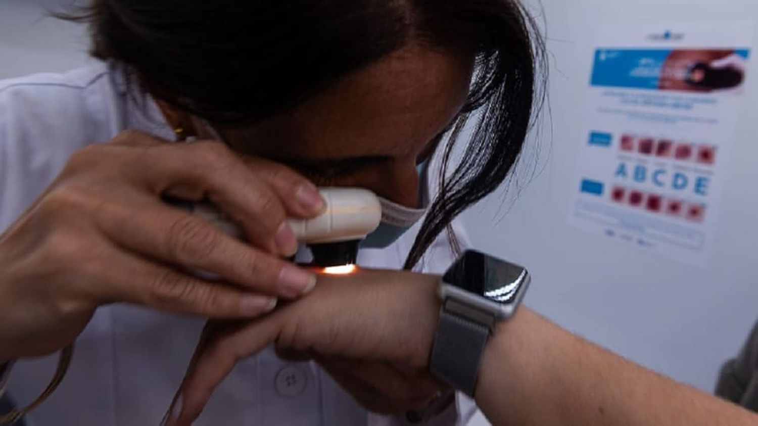 Promueven la prevención del cáncer de piel con un consultorio móvil y gratuito
