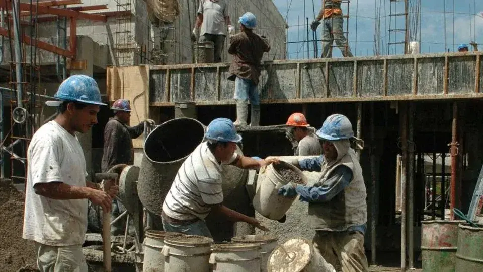 Sin reactivación. La industria de la construcción sigue perdiendo fuentes laborales.