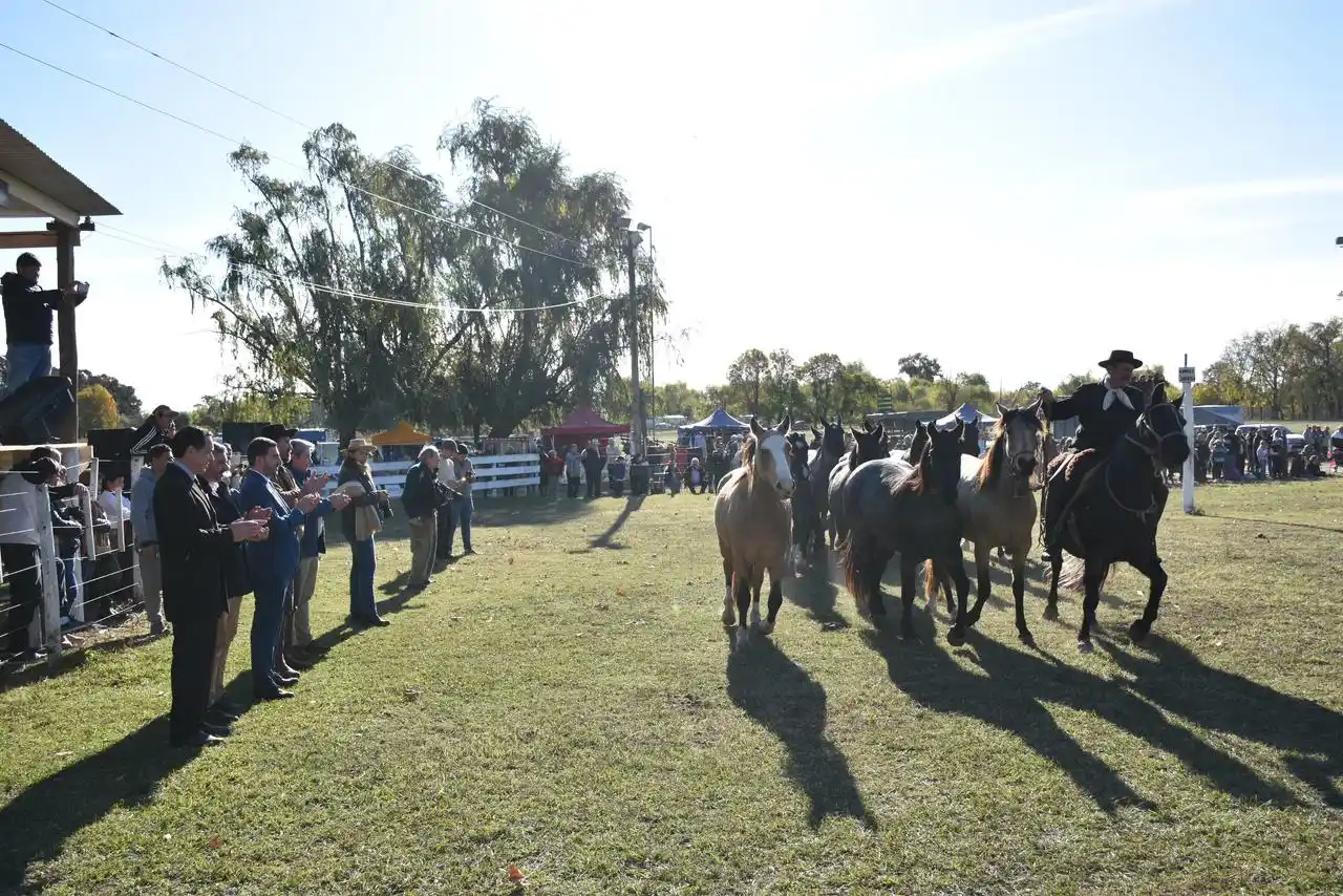 El 25 de Mayo en 25 de Mayo: el festejo de tres días llega a su fin y se despide con jineteadas y un cierre a pura música