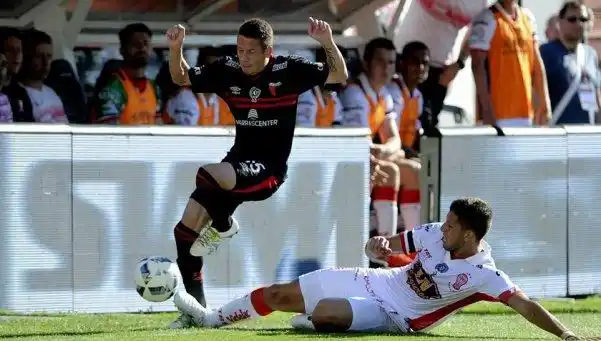 Colón lo ganó en Parque Patricios: ¿chau Caruso?
