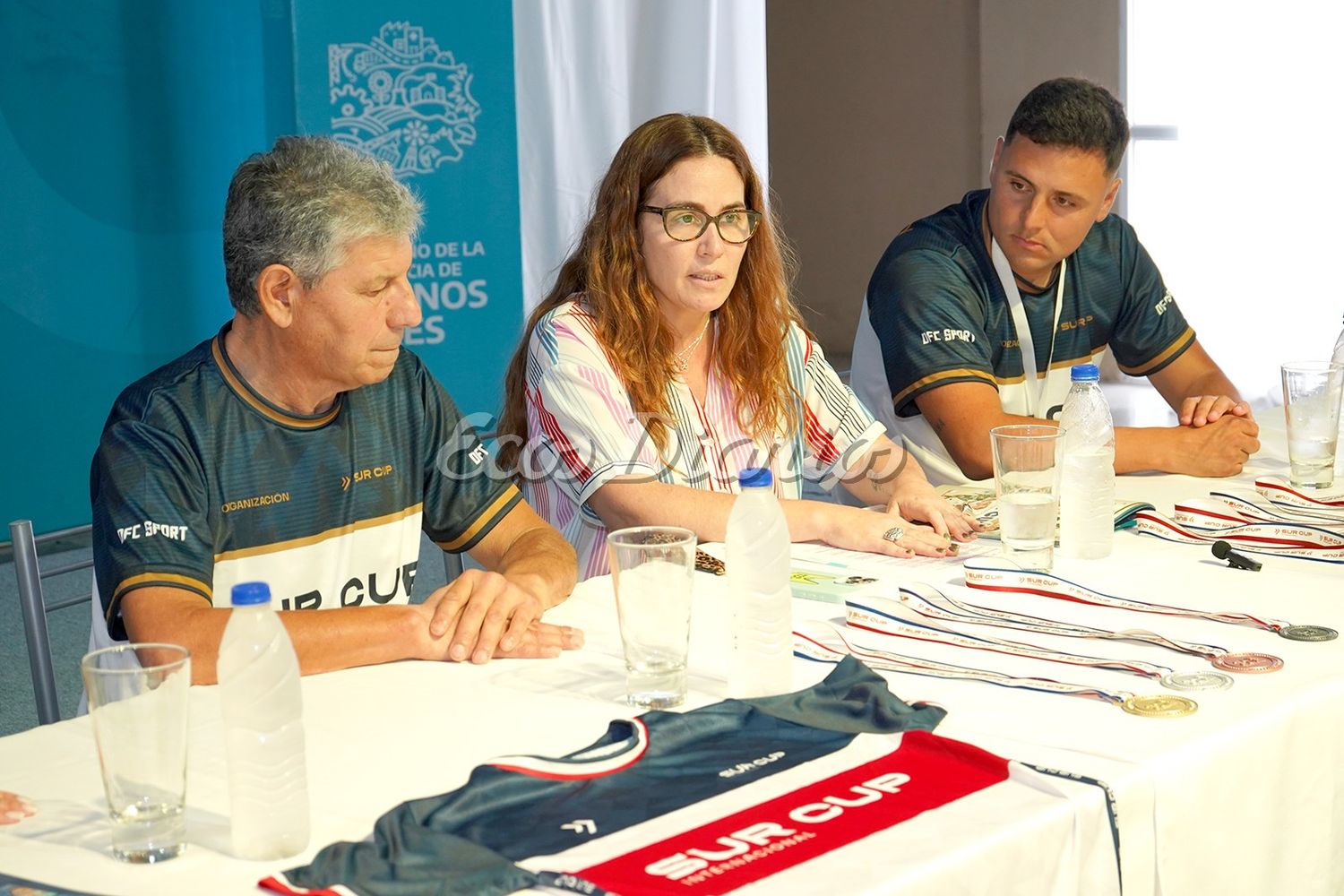 Conferencia de prensa brindaron Juan Carlos Mendoza, Jimena López y Mariano Echeire