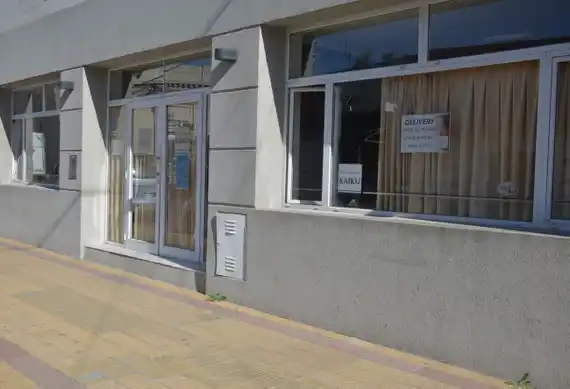 Cinco personas fueron hospitalizadas tras inhalar monóxido de carbono en un habitación de hotel