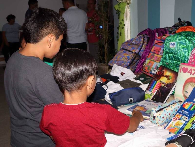 Niños y adolescentes de las residencias 
socioeducativas recibieron kits escolares
