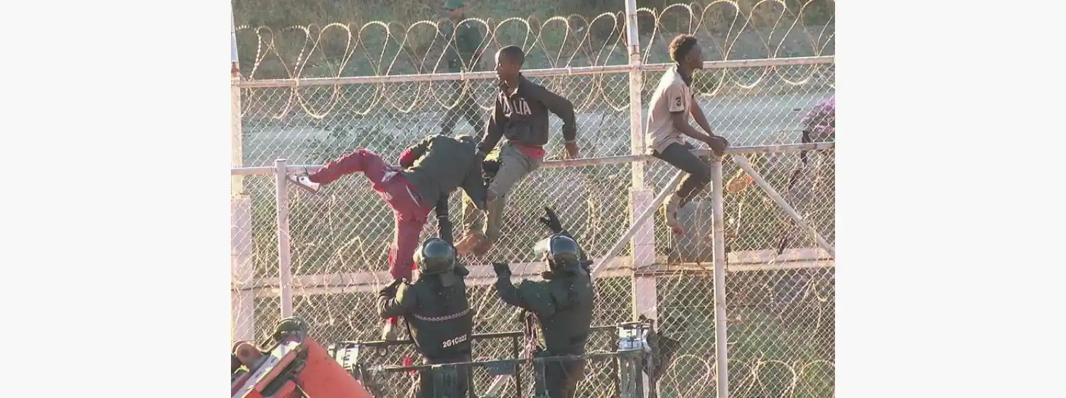 Más de 600 inmigrantes de África atacaron la frontera española