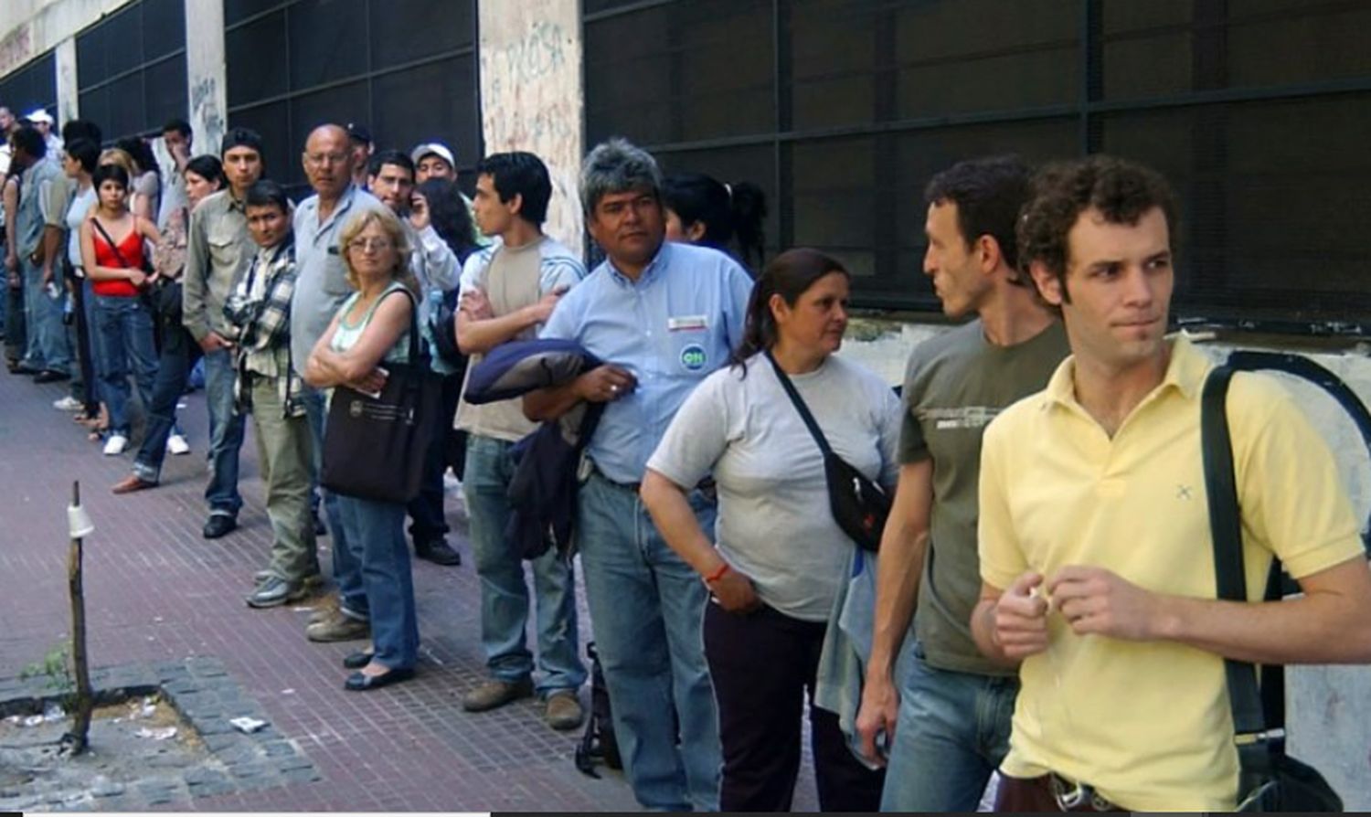 El bono se abonarán en dos cuotas mensuales iguales y consecutivas.