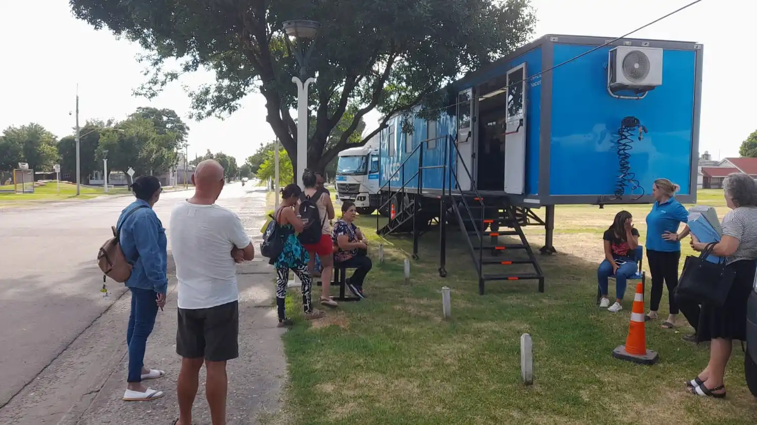 La oficina móvil se instaló en el playón del ferrocarril.