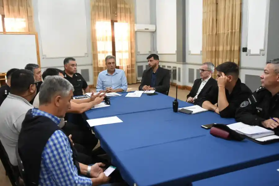Se desarrolló la reunión semanal del Comando Unificado en la Jefatura. En esta ocasión, contó con la presencia del intendente Luis Castellano y representantes de las distintas fuerzas de seguridad de la ciudad