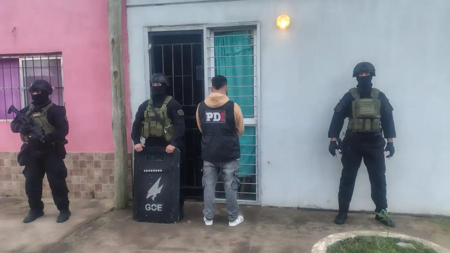 La PDI realizó allanamientos por causas vinculadas a violencia armada en la ciudad de Santa Fe