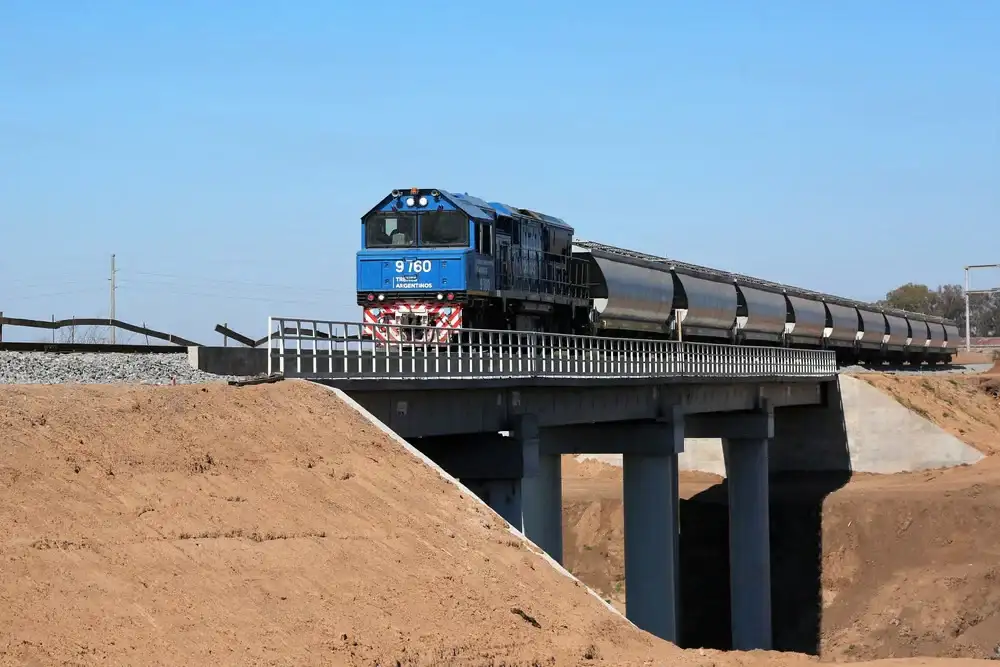 Ferrosur Roca continuará operando hasta septiembre de 2027 una red de 3110 kilómetros que atraviesa las provincias de Buenos Aires, Neuquén, Río Negro y La Pampa.