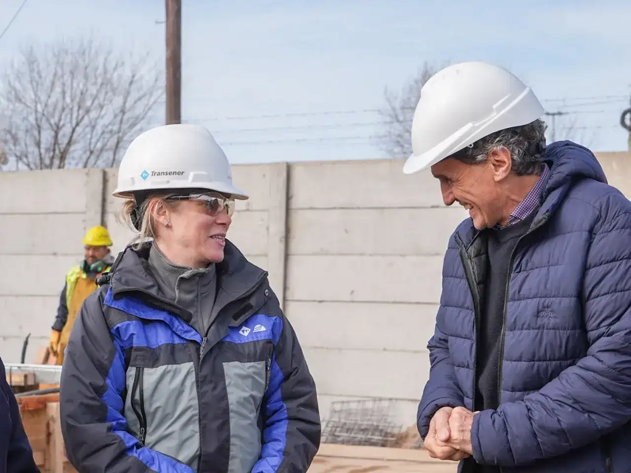 Los trabajos también contemplan la construcción de una doble vía de alimentación de 132 kV entre las estaciones transformadoras de Necochea y Vivoratá, ampliando la infraestructura existente y fortaleciendo la confiabilidad del sistema.