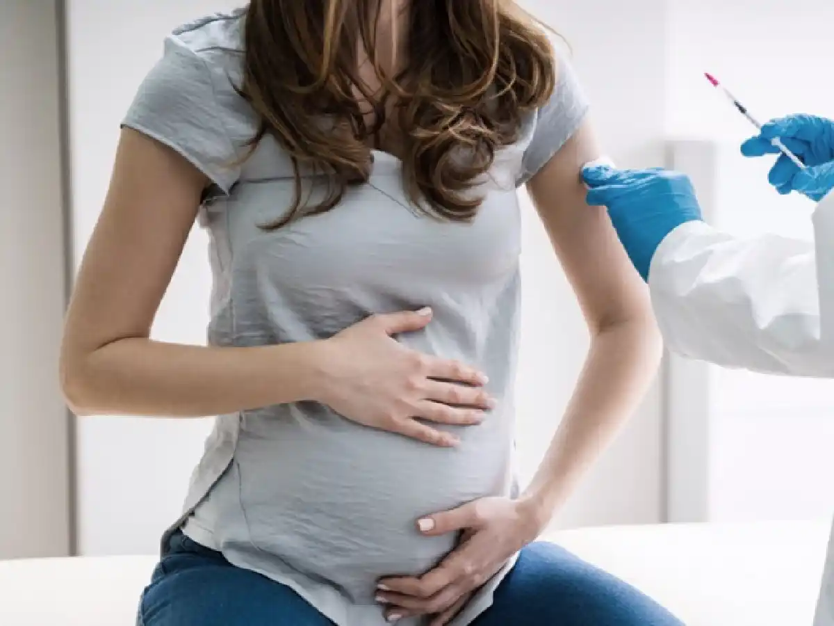 Aseguran que la vacunación contra el coronavirus no afecta a la fertilidad ni el embarazo