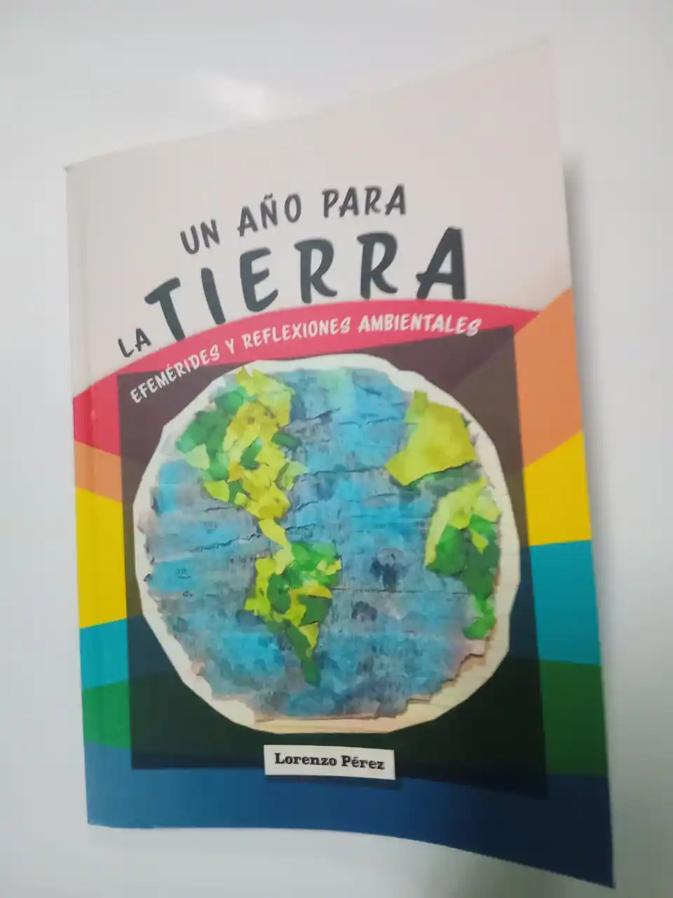 Portada del libro "Un año para la Tierra". Foto: Gentileza
