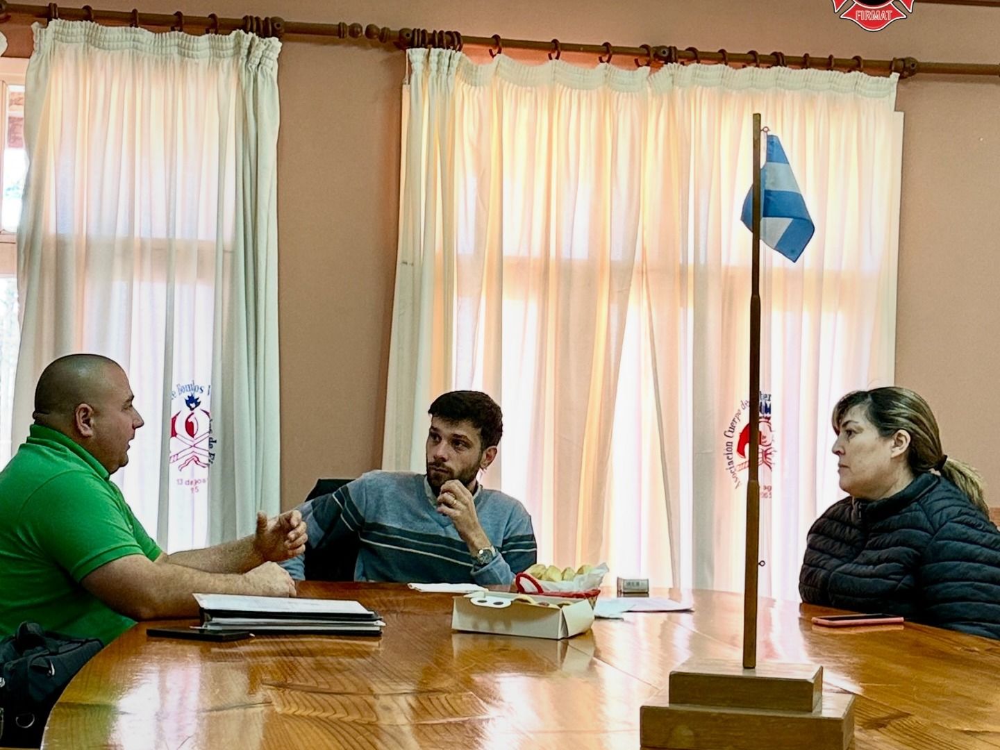 Firma del acuerdo ente la asociación y la empresa proveedora. Foto: Gentileza.