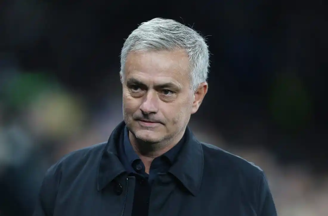 Mourinho, amonestado por espiar